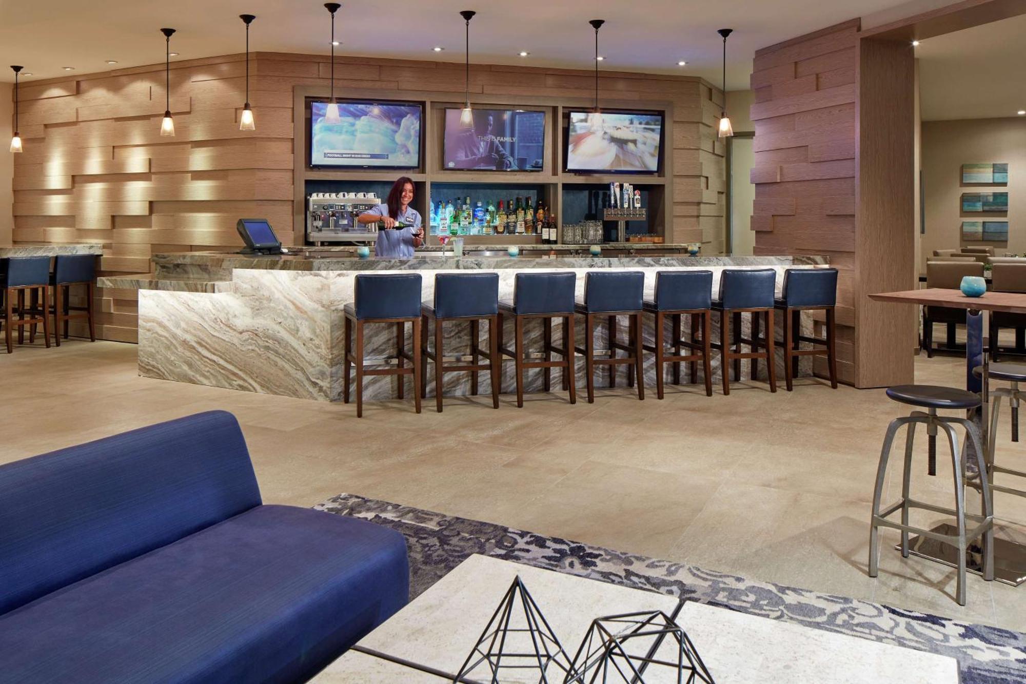 Hilton Garden Inn San Diego Mission Valley/Stadium Exterior photo
