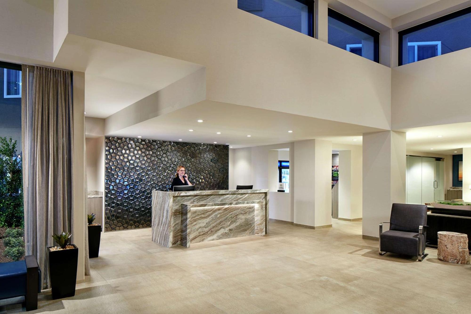 Hilton Garden Inn San Diego Mission Valley/Stadium Exterior photo