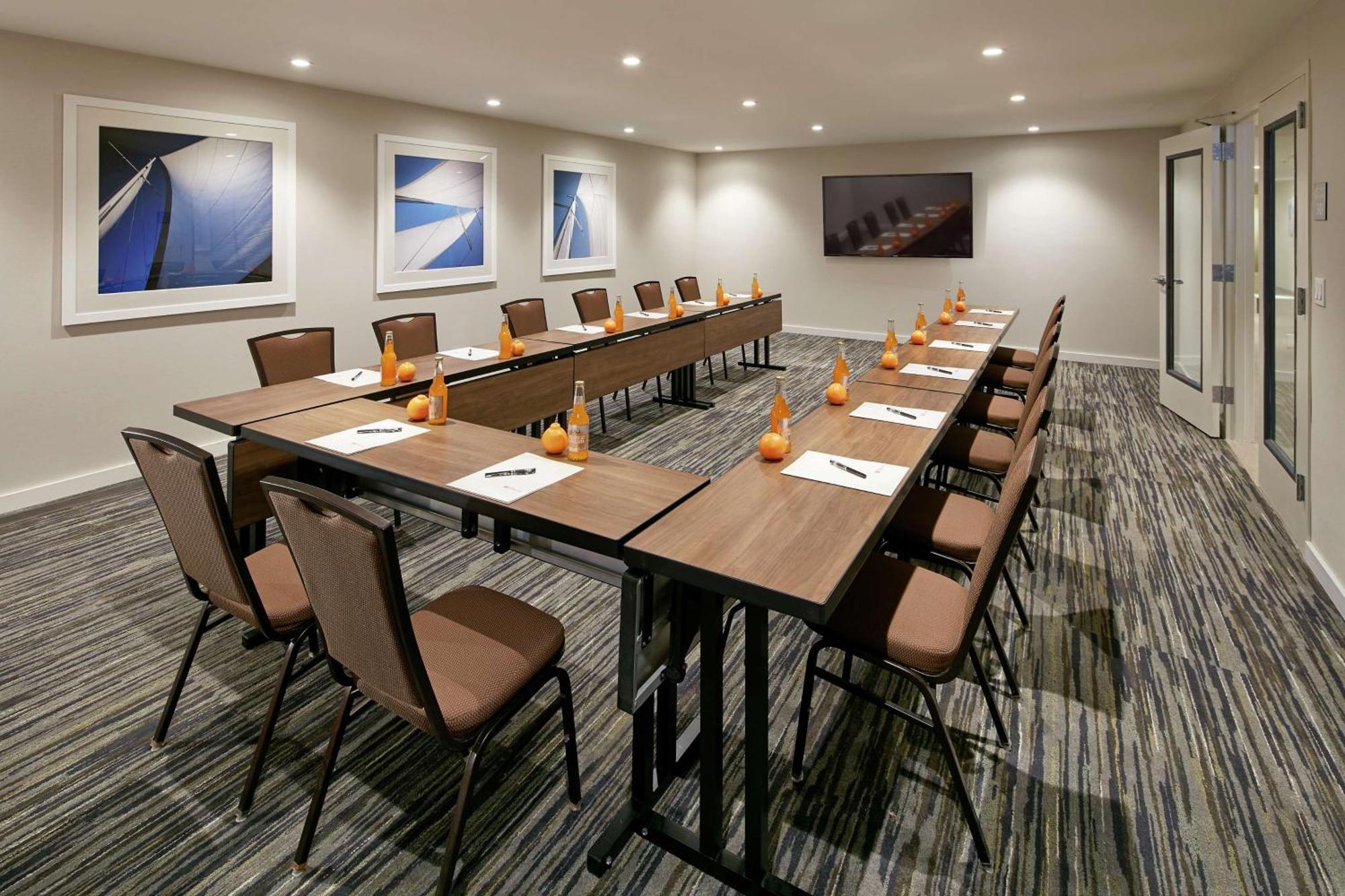 Hilton Garden Inn San Diego Mission Valley/Stadium Exterior photo