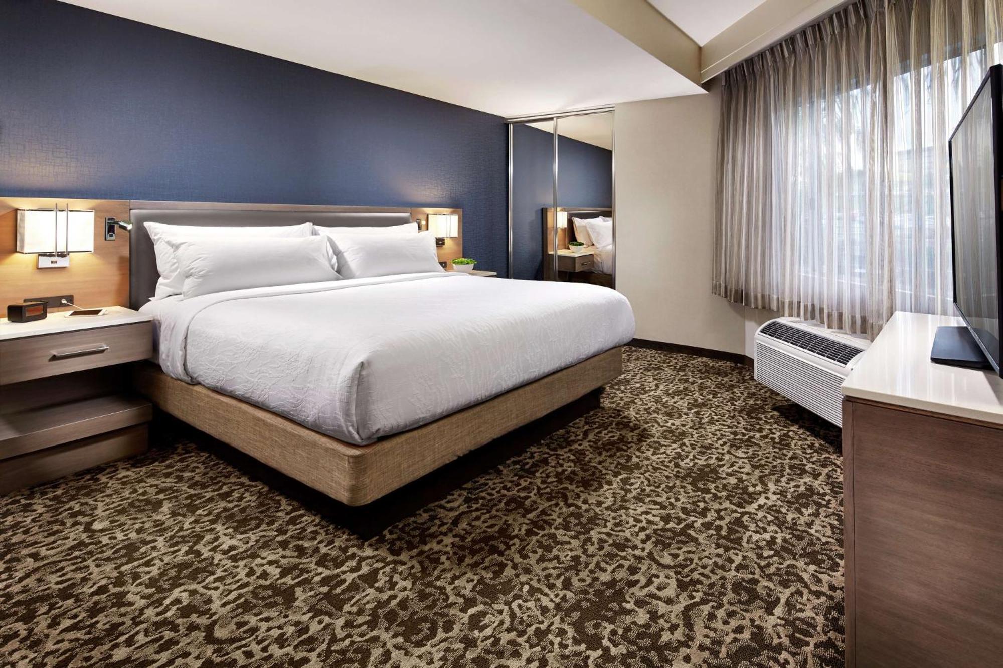 Hilton Garden Inn San Diego Mission Valley/Stadium Exterior photo