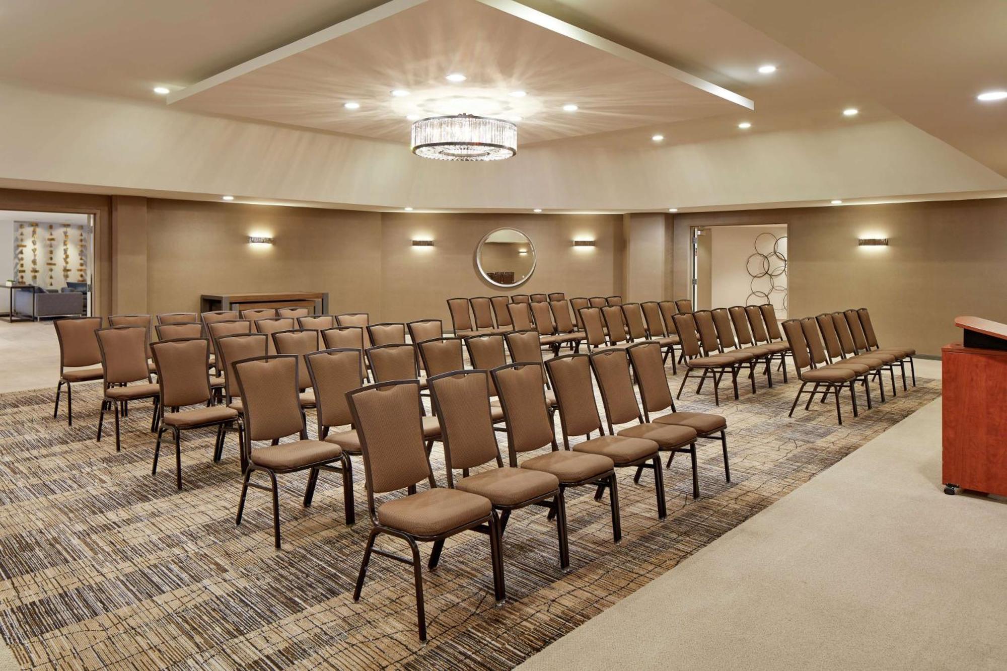 Hilton Garden Inn San Diego Mission Valley/Stadium Exterior photo