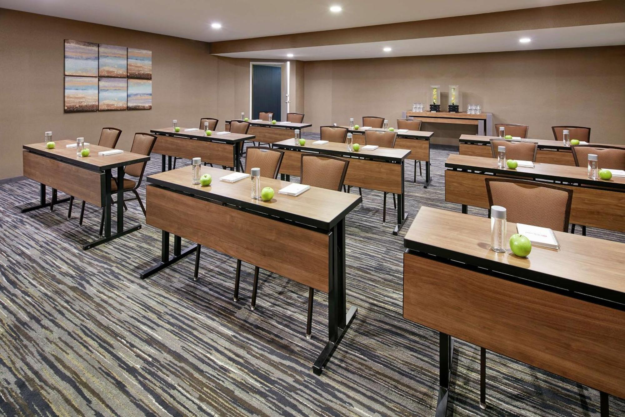 Hilton Garden Inn San Diego Mission Valley/Stadium Exterior photo