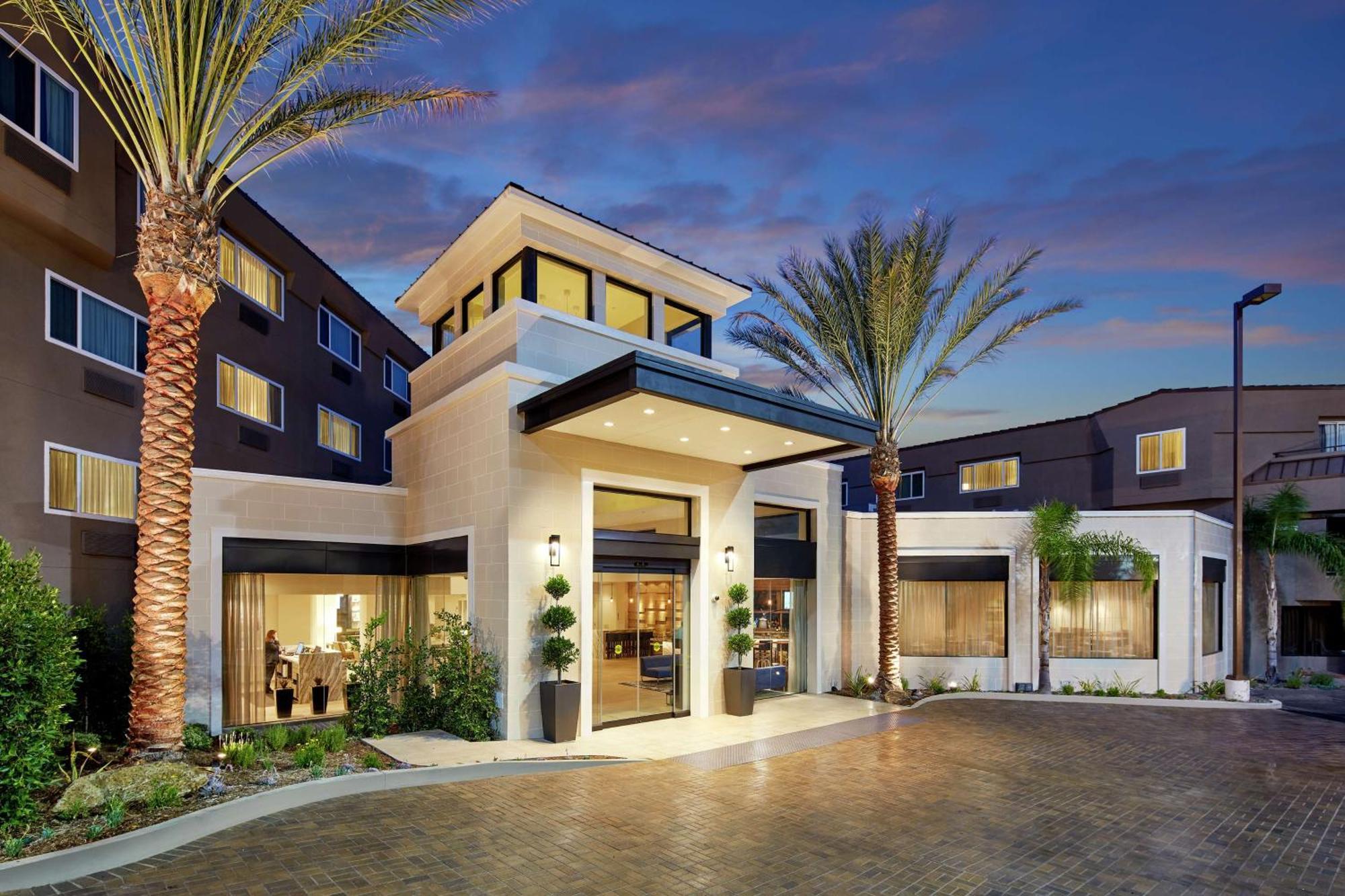 Hilton Garden Inn San Diego Mission Valley/Stadium Exterior photo