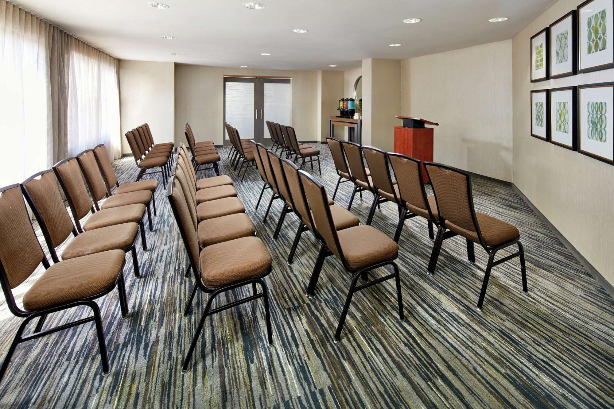 Hilton Garden Inn San Diego Mission Valley/Stadium Exterior photo