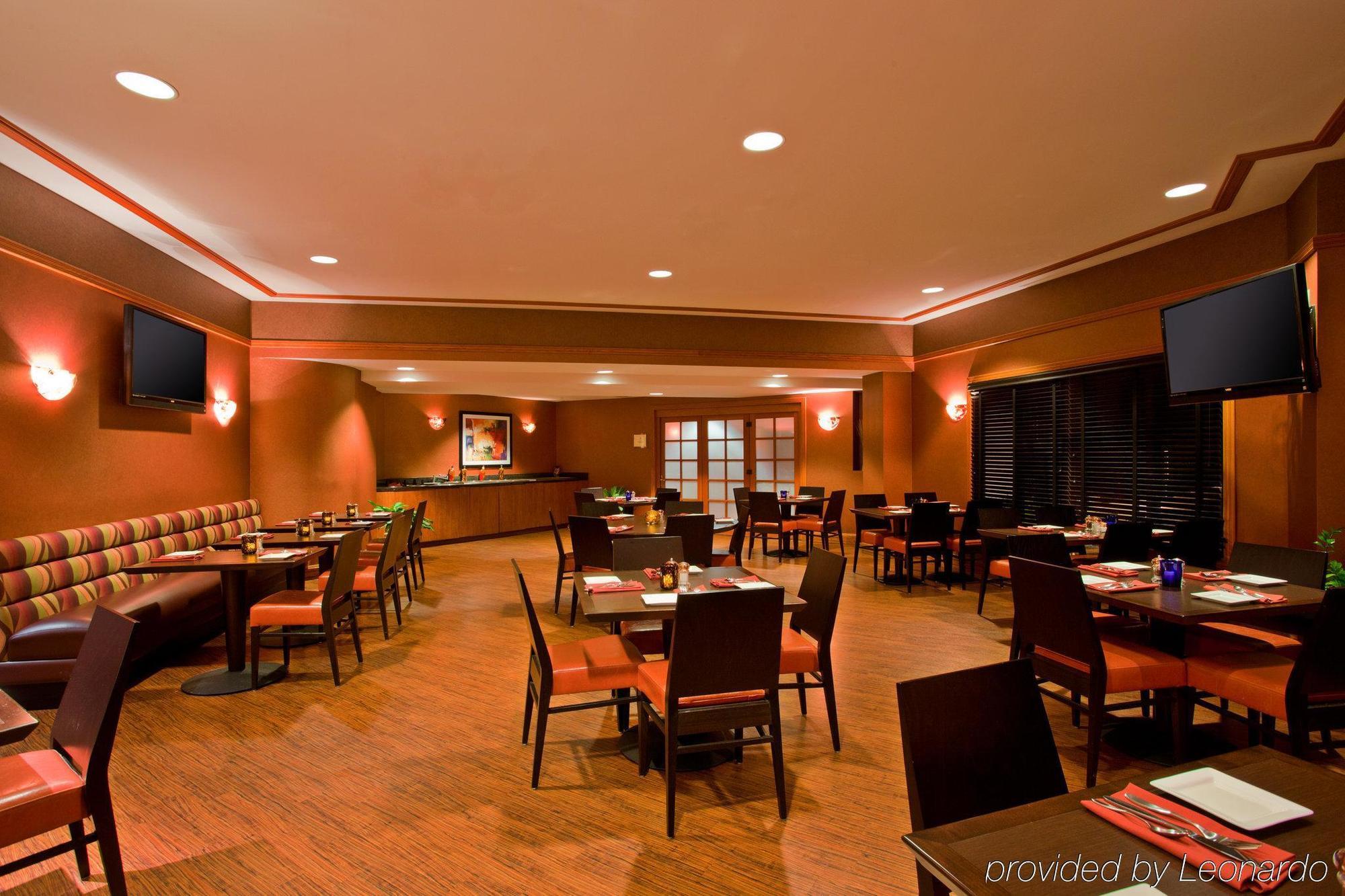 Hilton Garden Inn San Diego Mission Valley/Stadium Restaurant photo
