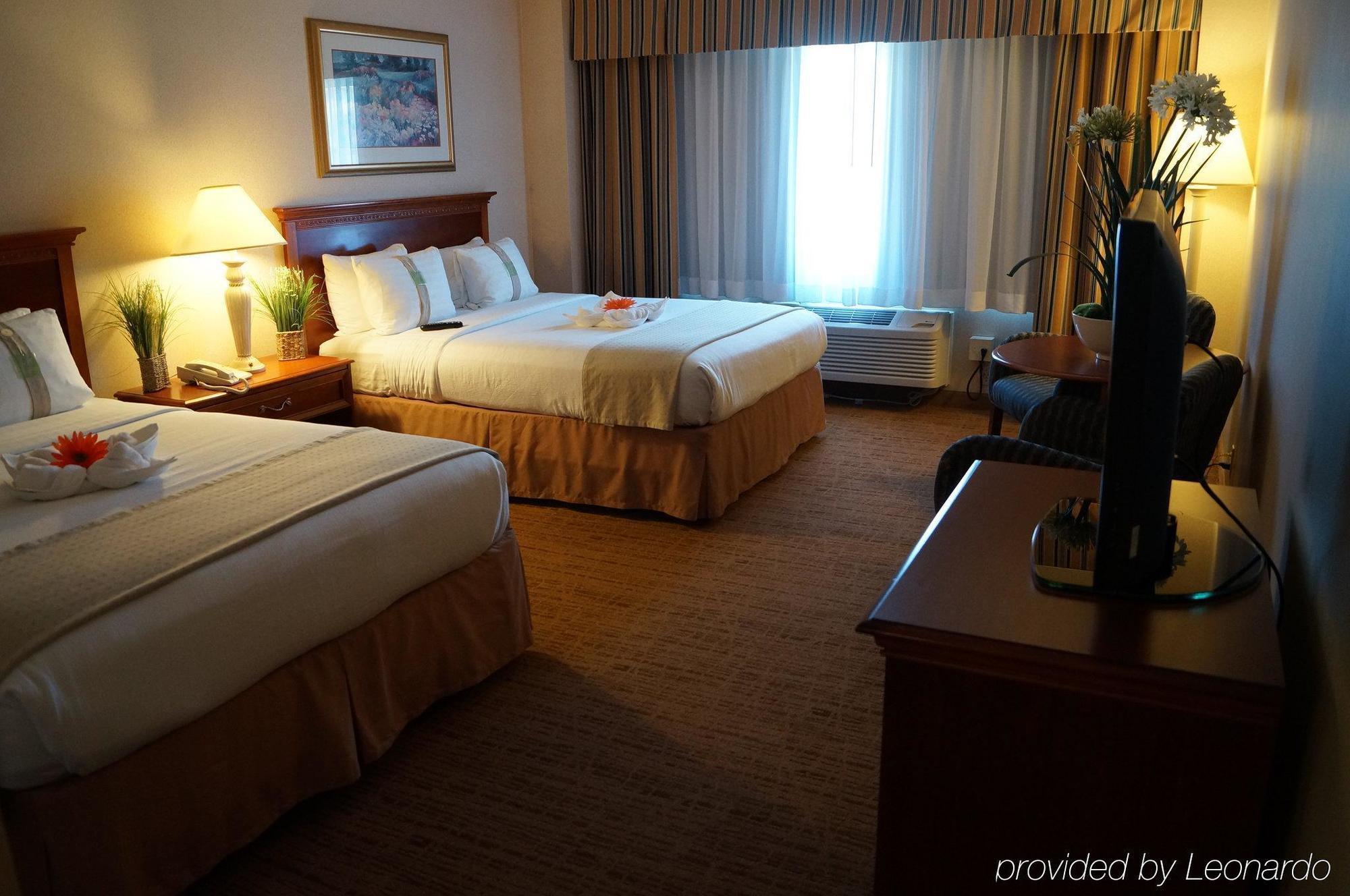 Hilton Garden Inn San Diego Mission Valley/Stadium Exterior photo