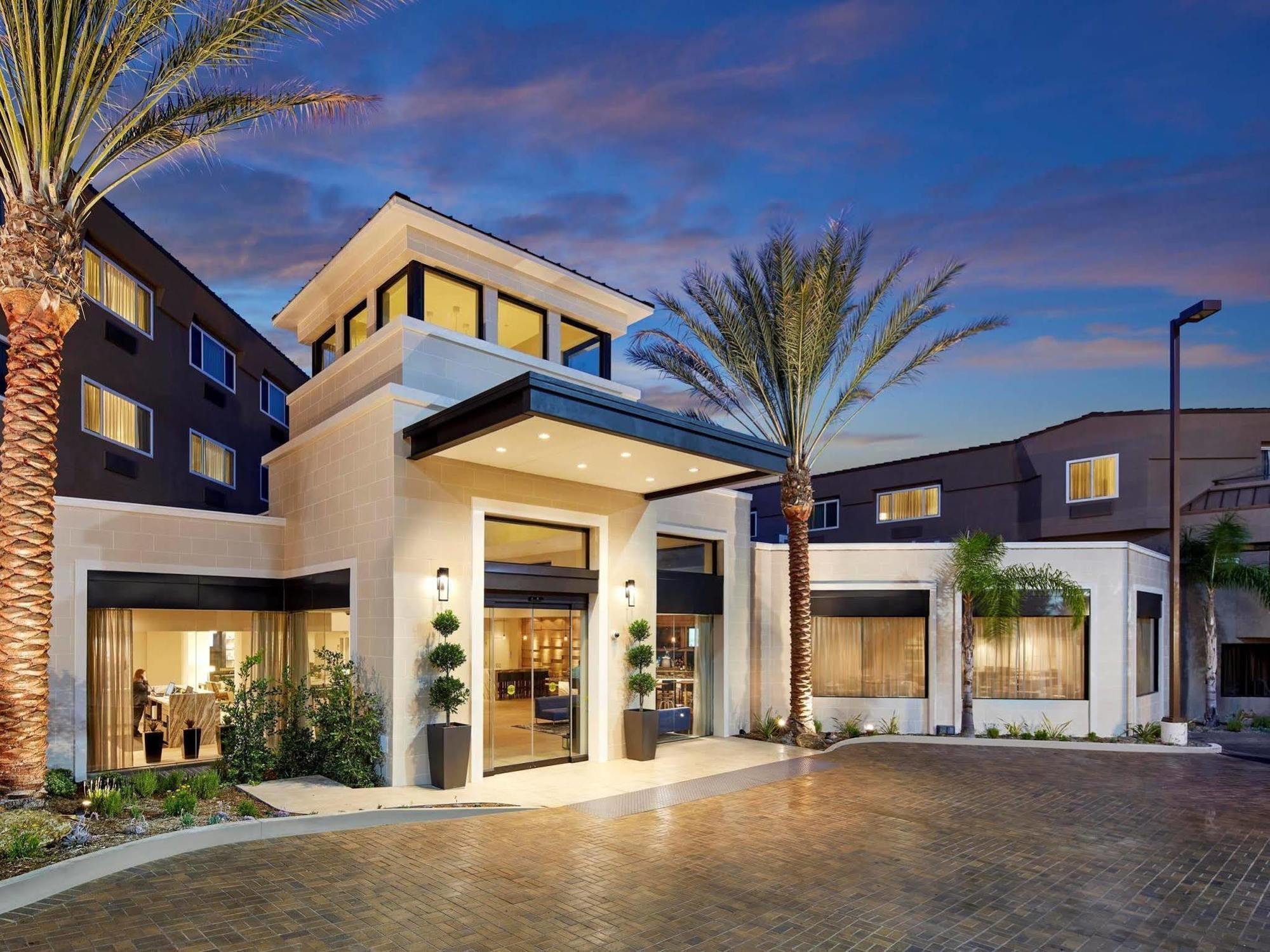 Hilton Garden Inn San Diego Mission Valley/Stadium Exterior photo
