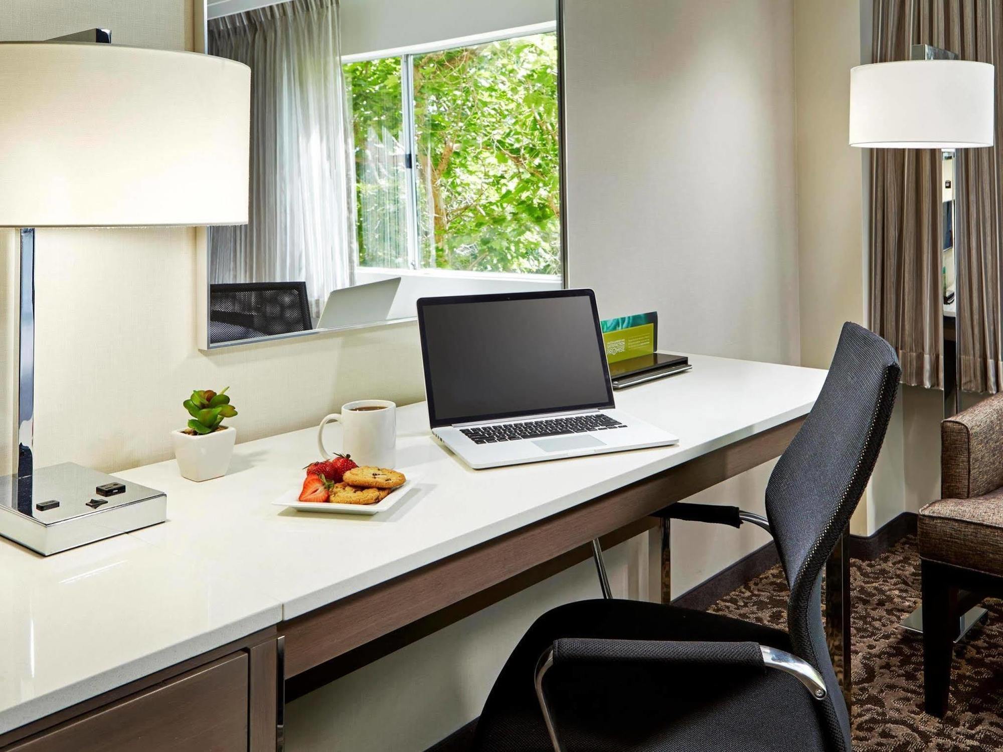 Hilton Garden Inn San Diego Mission Valley/Stadium Exterior photo